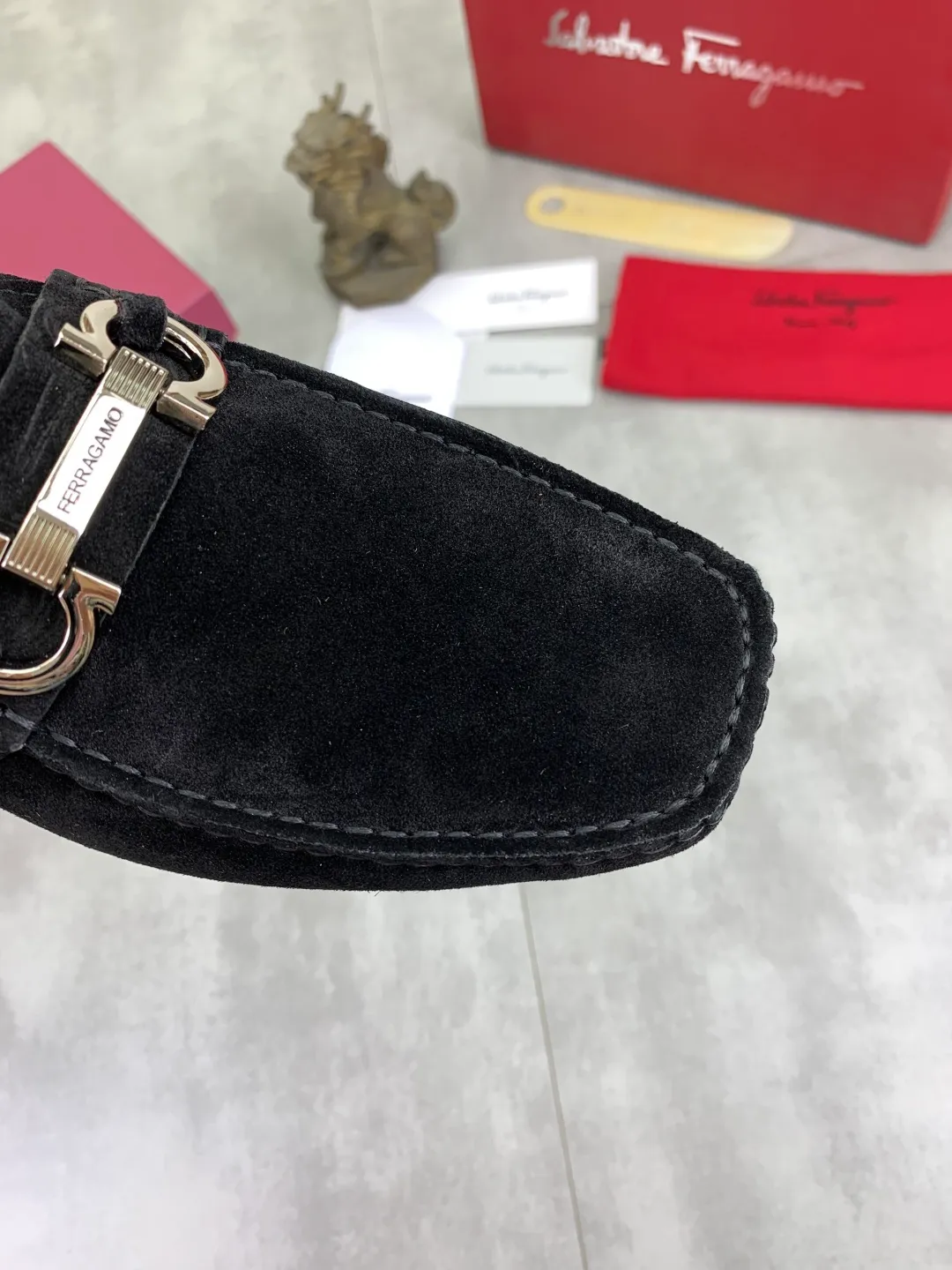 Men's shoes 💰P542 New model, high quality [Ferragamo/Ferragamo] Latest lazy slip-on shoes Original imported calfskin, imported cowhide lining + original luxury metal buckle + original combination outsole Comparison without pressure Code number: 38-45